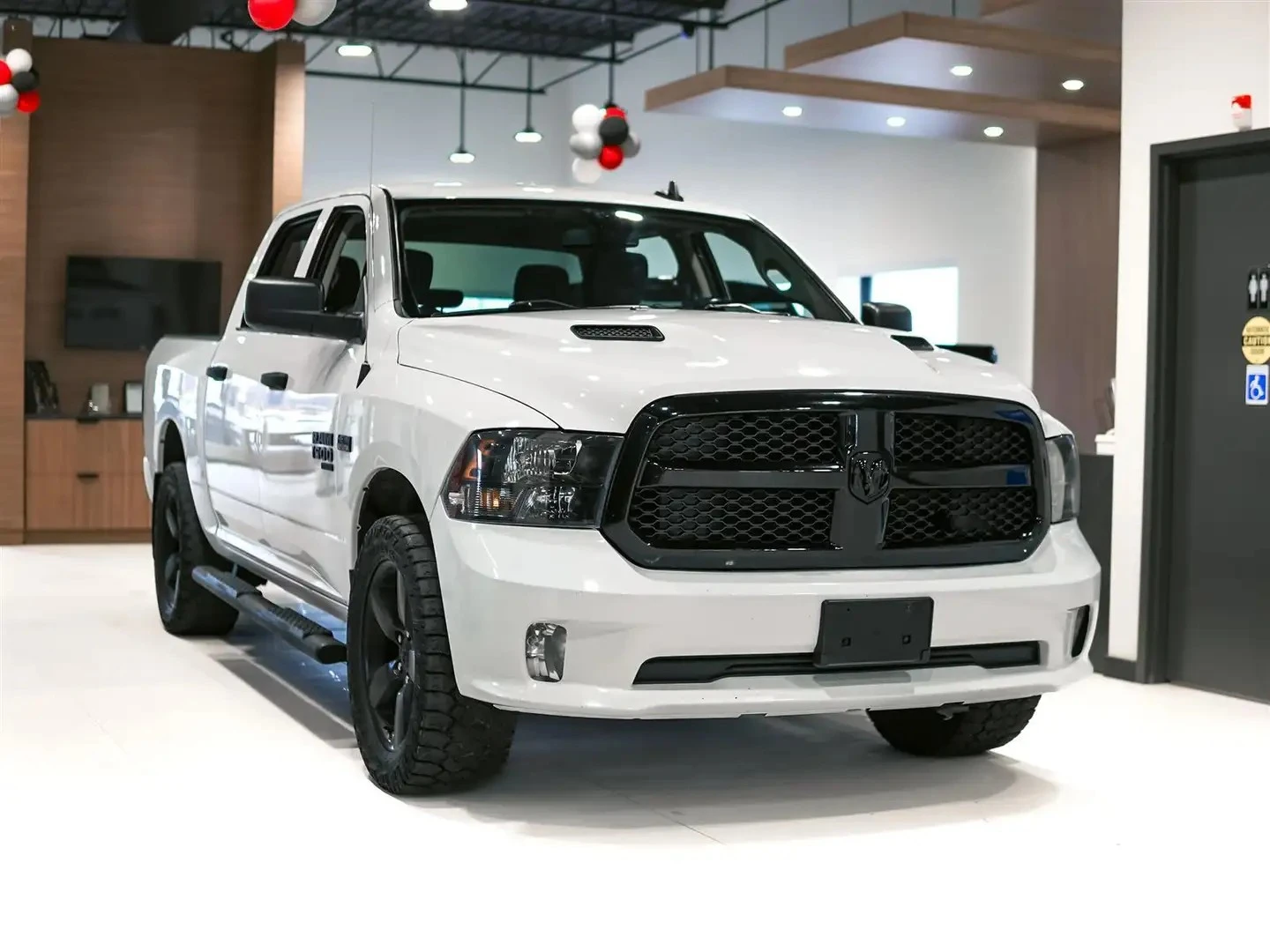 Dodge RAM 1500 Classic * AвтоКредит * (ЦЕНА ДО БГ), снимка 2 - Автомобили и джипове - 55137082