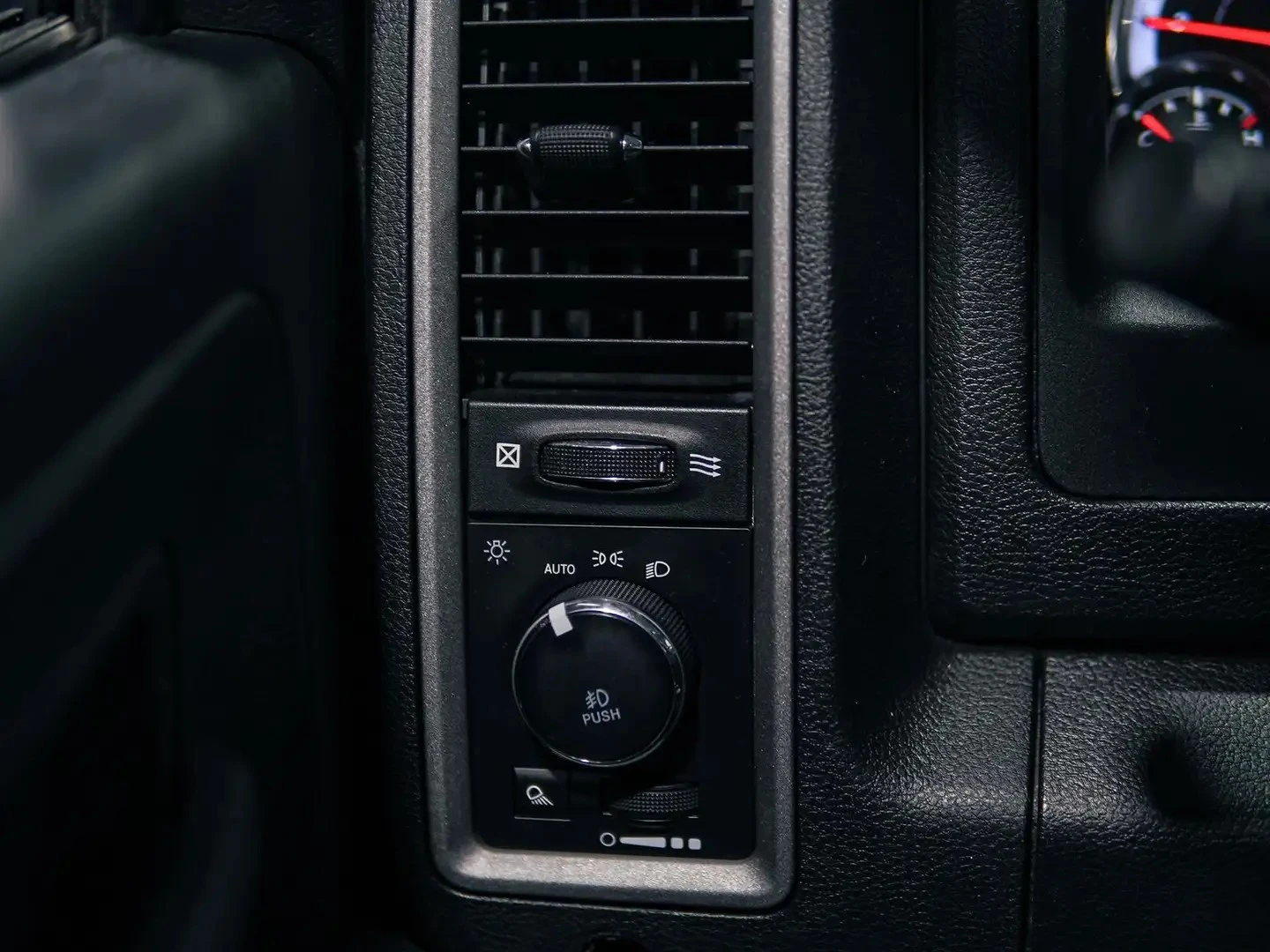 Dodge RAM 1500 Classic * AвтоКредит * (ЦЕНА ДО БГ), снимка 14 - Автомобили и джипове - 55137082