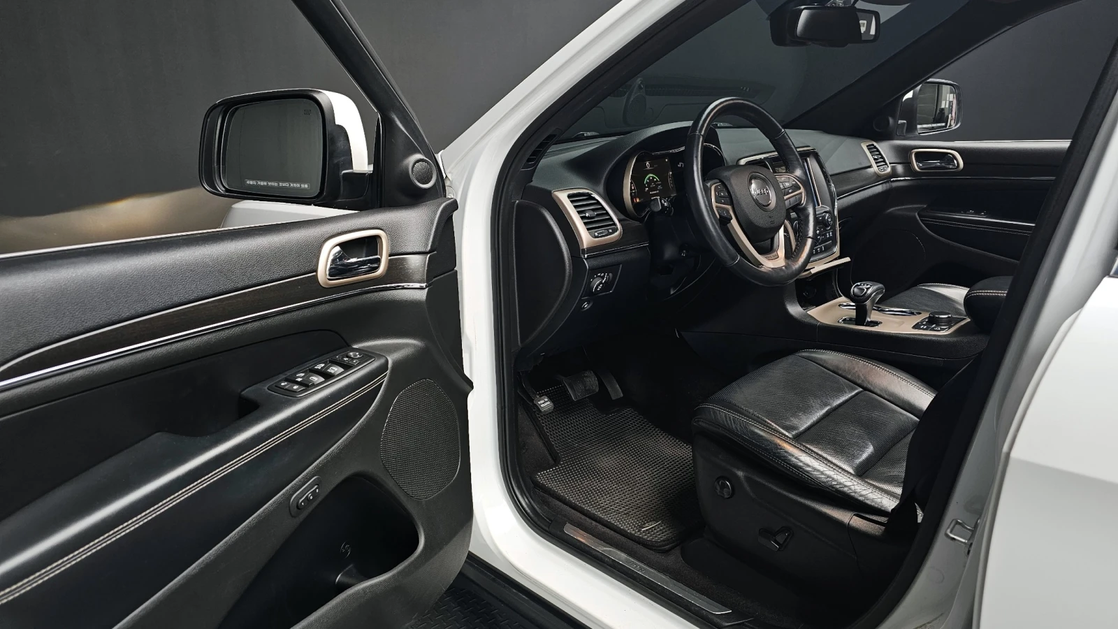 Jeep Grand cherokee 3.6 4WD LIMITED * ОБДУХ * КАМЕРА * ПАНО, снимка 9 - Автомобили и джипове - 56163193