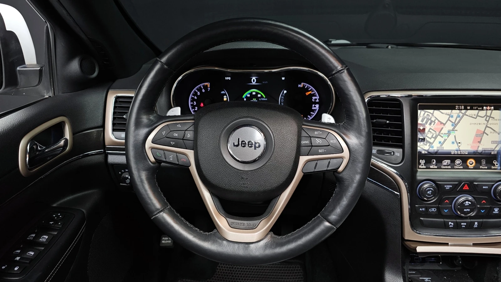 Jeep Grand cherokee 3.6 4WD LIMITED * ОБДУХ * КАМЕРА * ПАНО, снимка 8 - Автомобили и джипове - 56163193