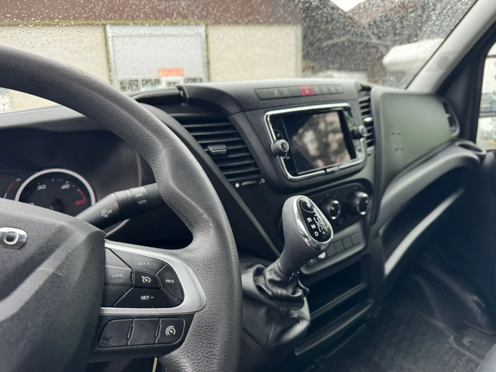 Iveco Daily 35s18 * HI-MATIC* 4.10м. Междуосие* КЛИМАТИК* SWIS - изображение 7