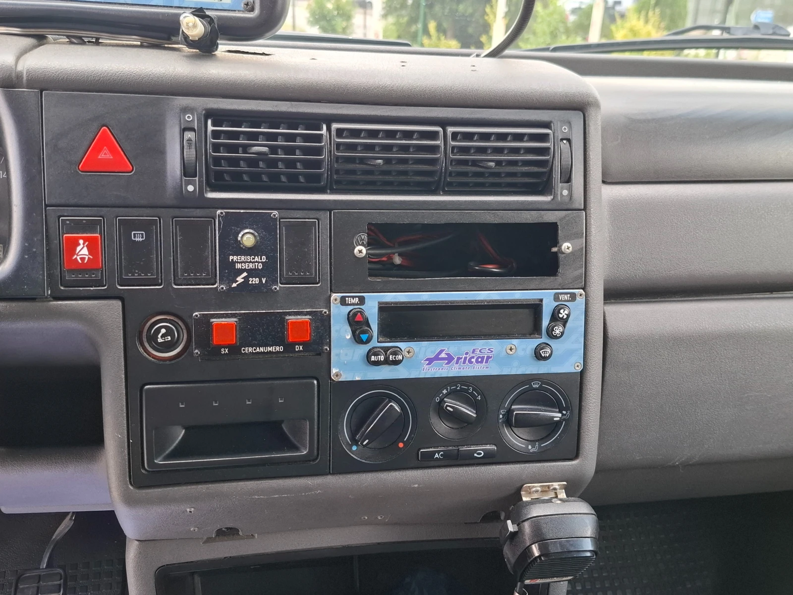 VW Transporter 2.5TDI/Климатик, снимка 11 - Бусове и автобуси - 55145237