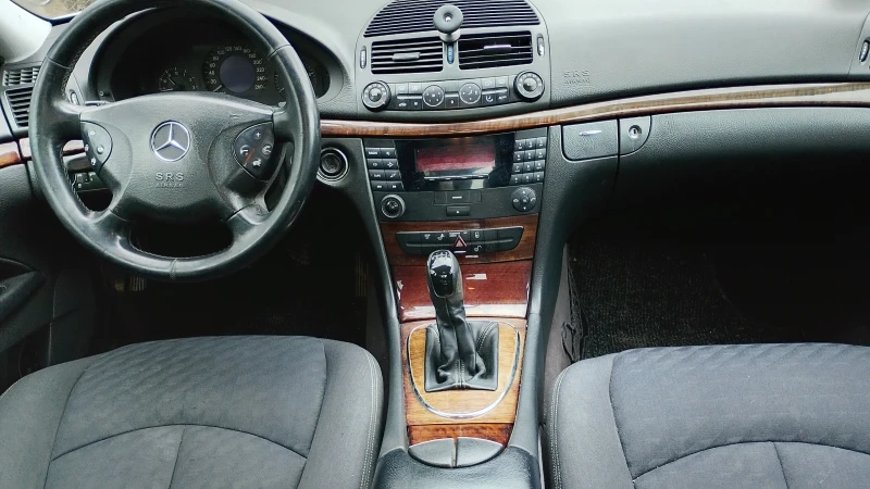 Mercedes-Benz E 220 2.2 CDI, снимка 5 - Автомобили и джипове - 53432884