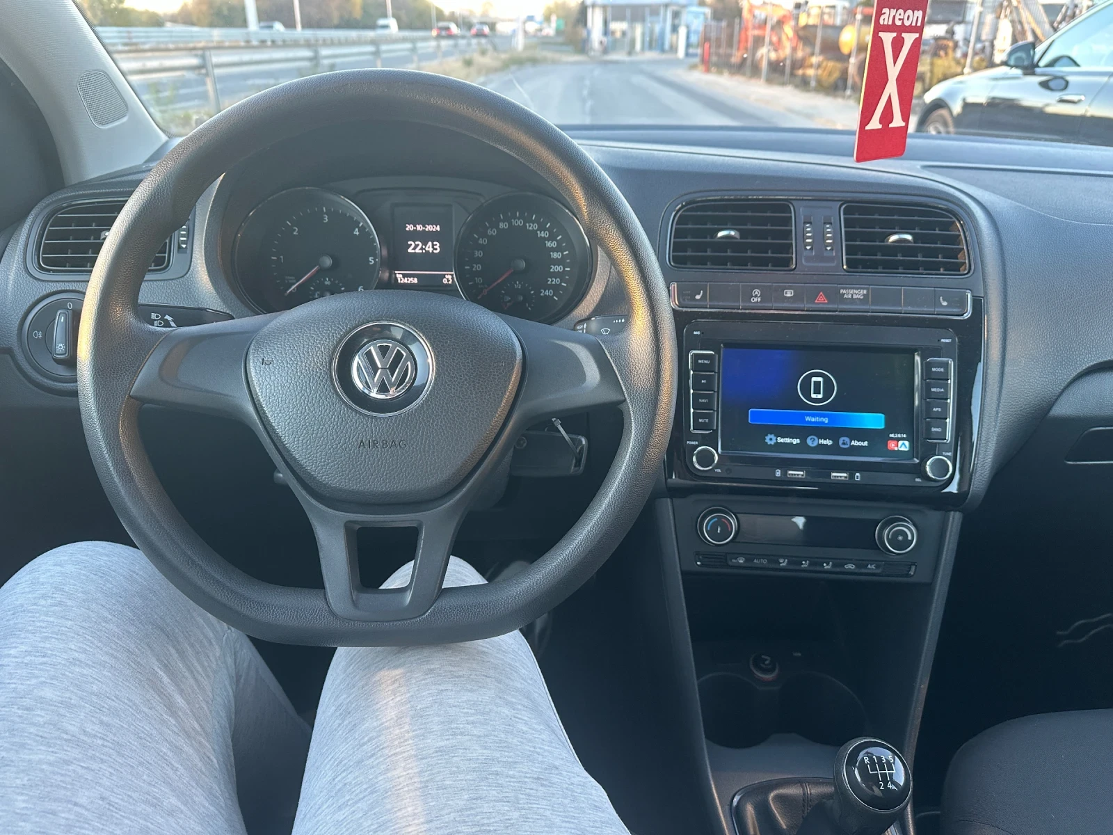 VW Polo 1.4TDI* Euro6b* DISTRONIC* НАВИ* ПОДГРЕВИ* 124х км - изображение 9