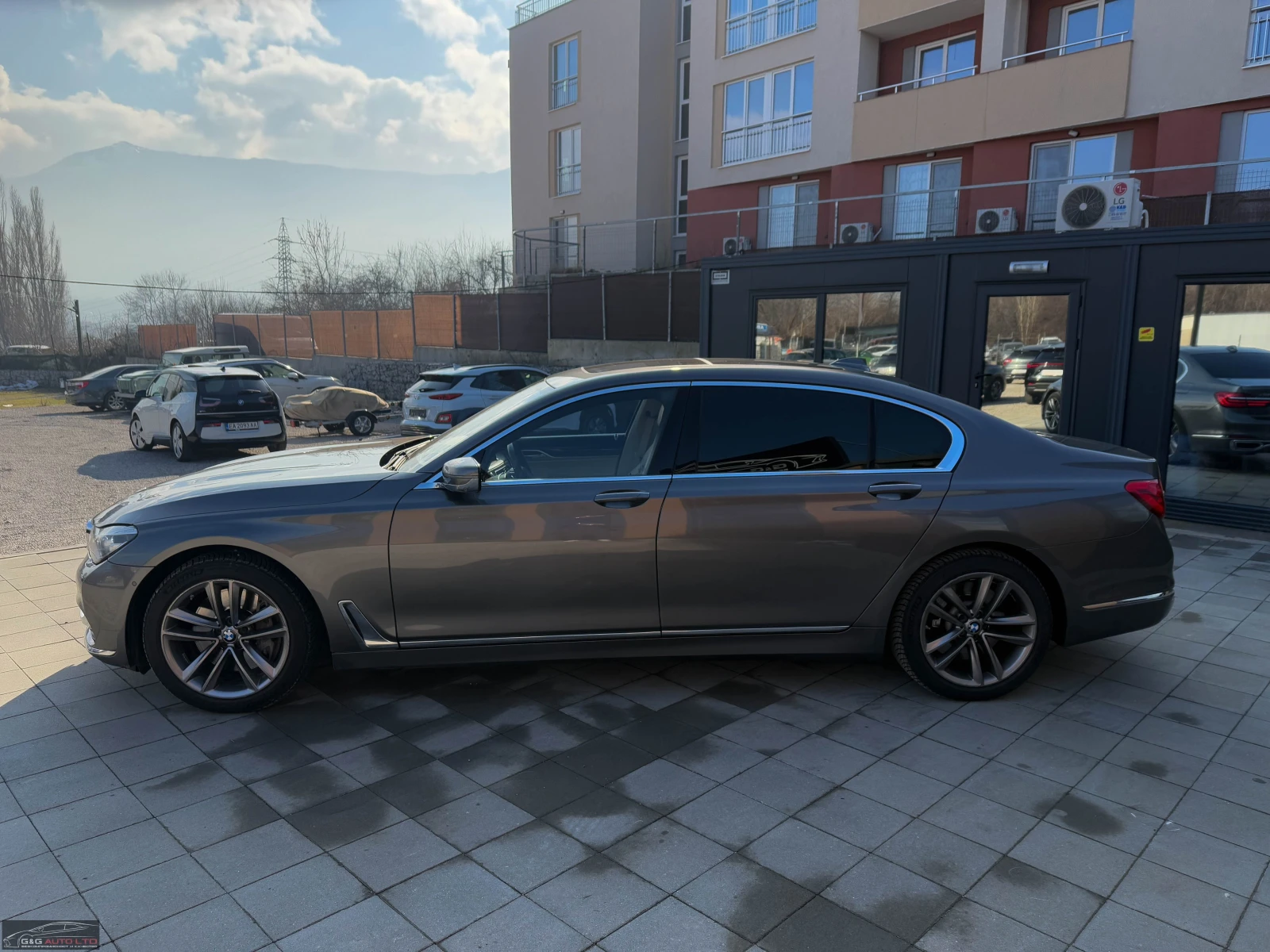 BMW 750 LxDRIVE/450HP/BOWERS/MASSAGE/HUD/CARBON/CARPLAY - изображение 3