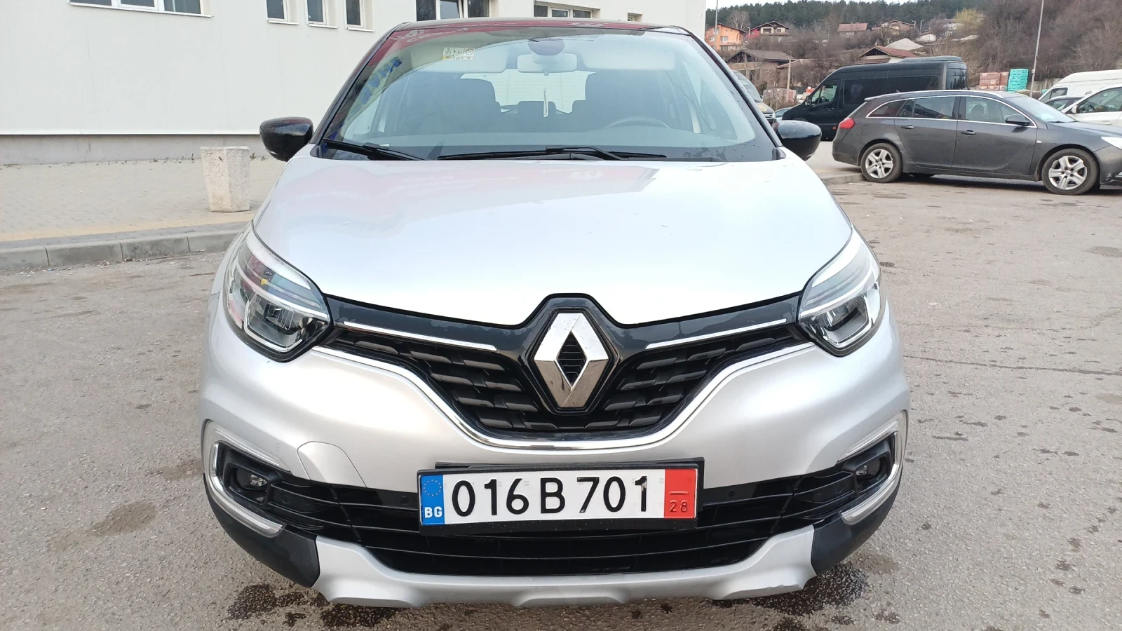 Renault Captur 1.3T Automatic 51000km, снимка 3 - Автомобили и джипове - 53878343