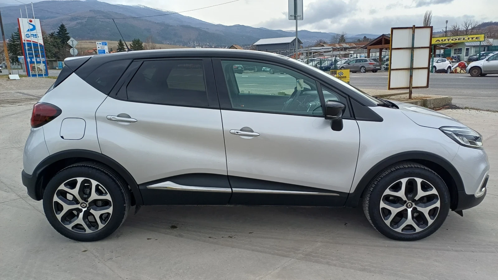 Renault Captur  Automatic 51000km, снимка 8 - Автомобили и джипове - 53878343
