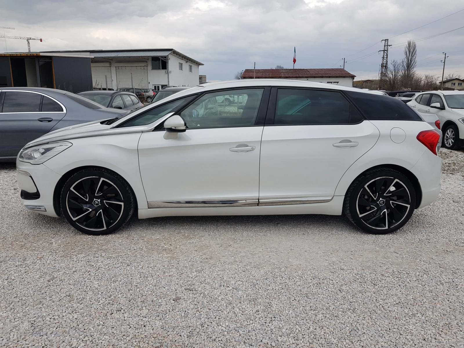 Citroen DS5 92 144 КМ !!! 1.6 БЕНЗИН КАТО НОВ, снимка 7 - Автомобили и джипове - 53915374