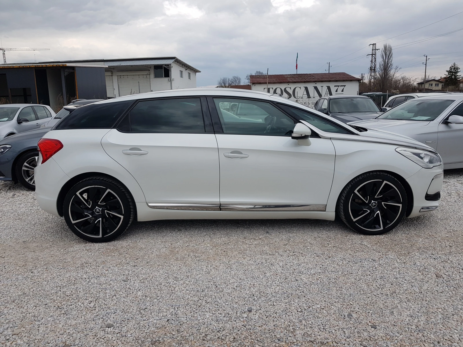 Citroen DS5 92 144 КМ !!! 1.6 БЕНЗИН КАТО НОВ, снимка 8 - Автомобили и джипове - 53915374