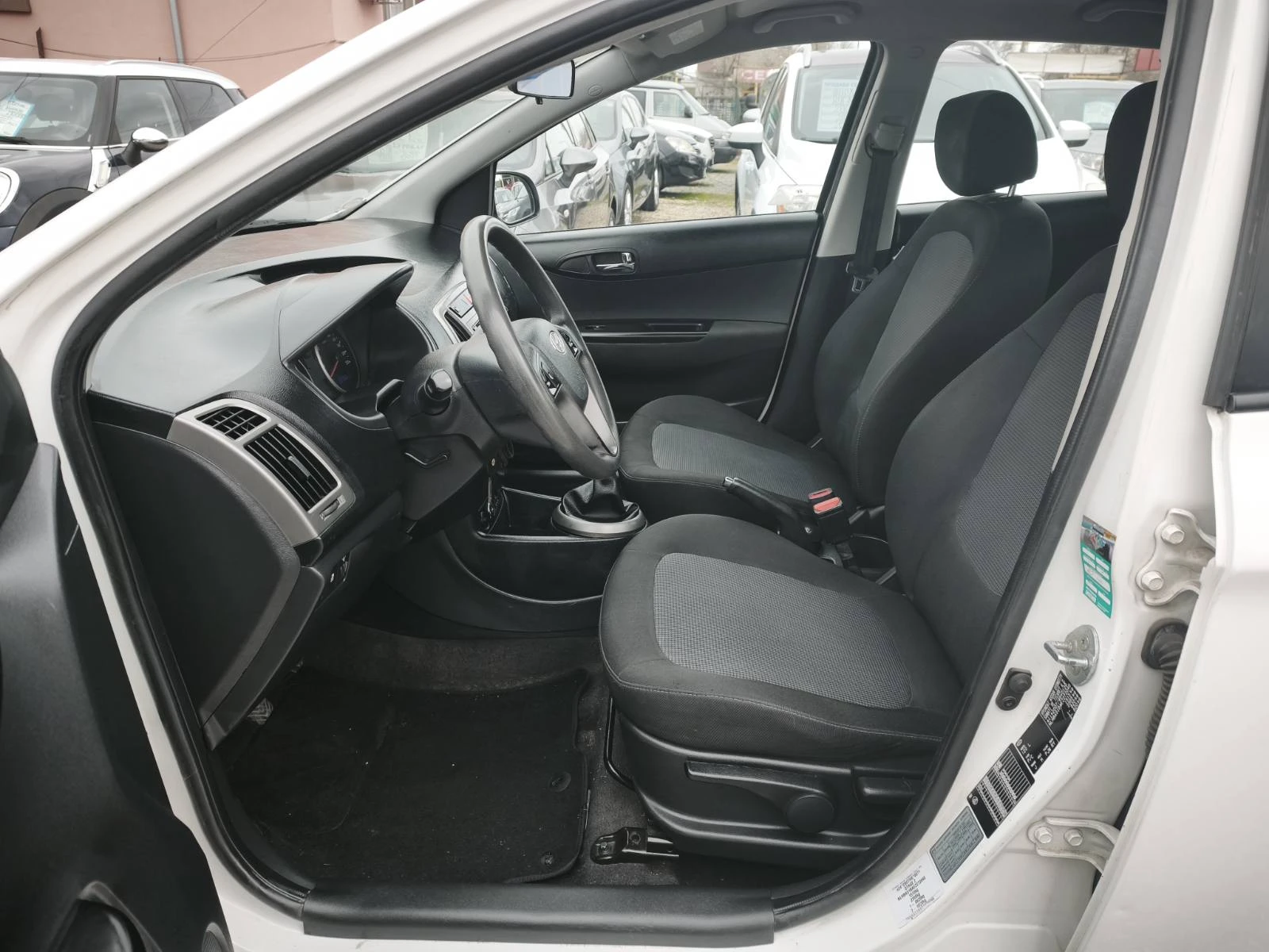 Hyundai I20 1.25 GPL-FACE-ЛИЗИНГ, снимка 8 - Автомобили и джипове - 54044091