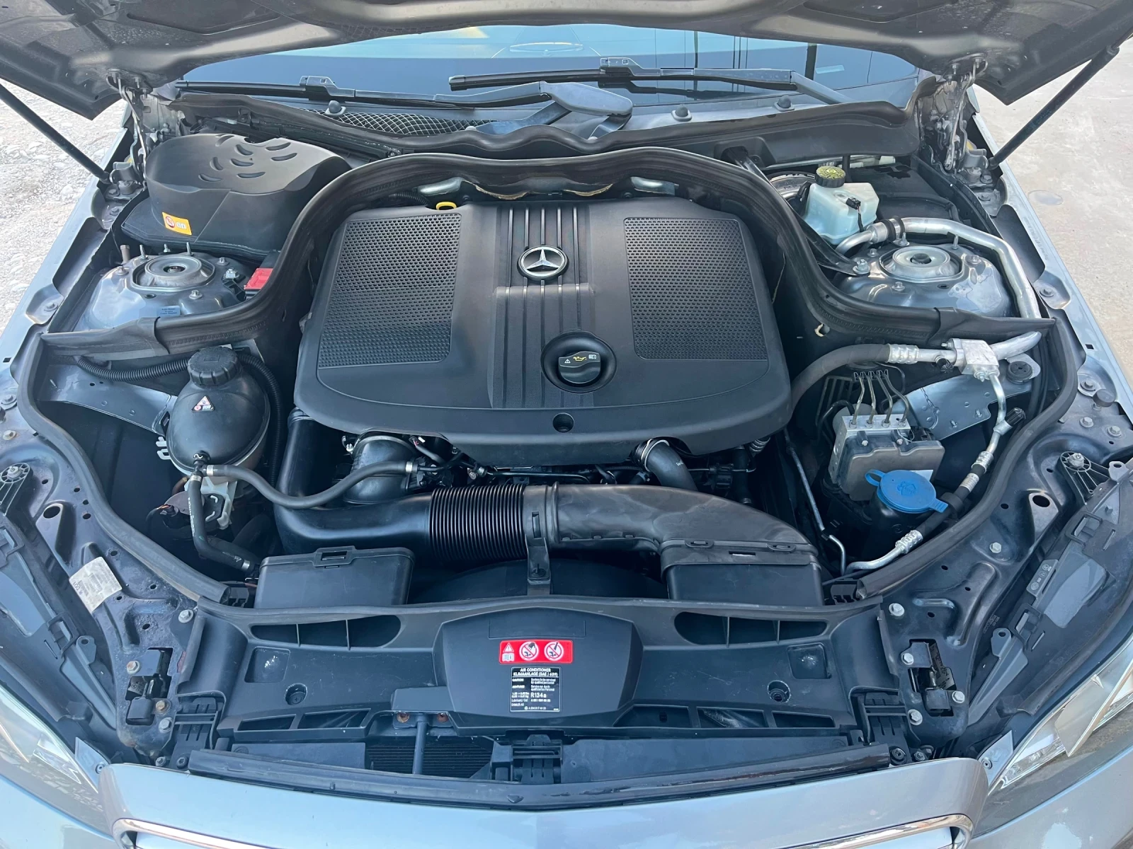 Mercedes-Benz E 200, снимка 14 - Автомобили и джипове - 54335635