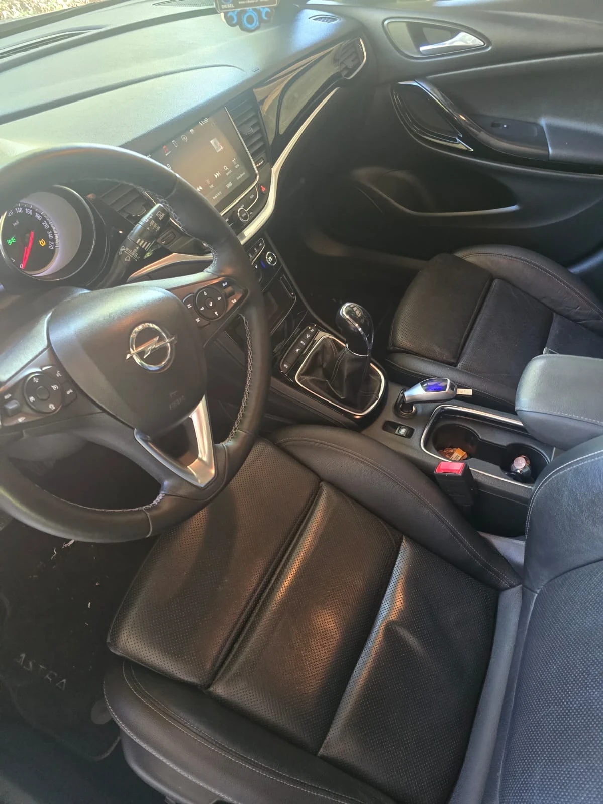 Opel Astra 1.4 TURBO, снимка 8 - Автомобили и джипове - 56185607