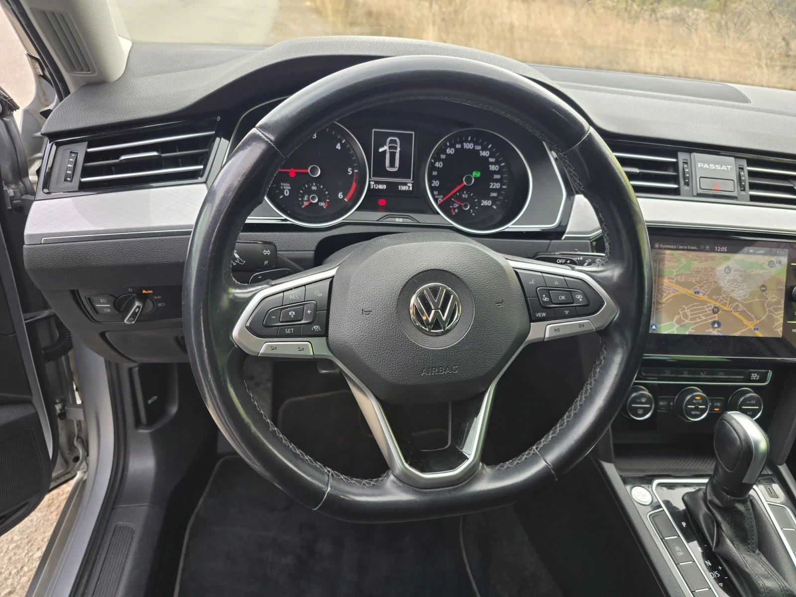 VW Passat 2.0TDI AUTOMAT, снимка 9 - Автомобили и джипове - 56701016