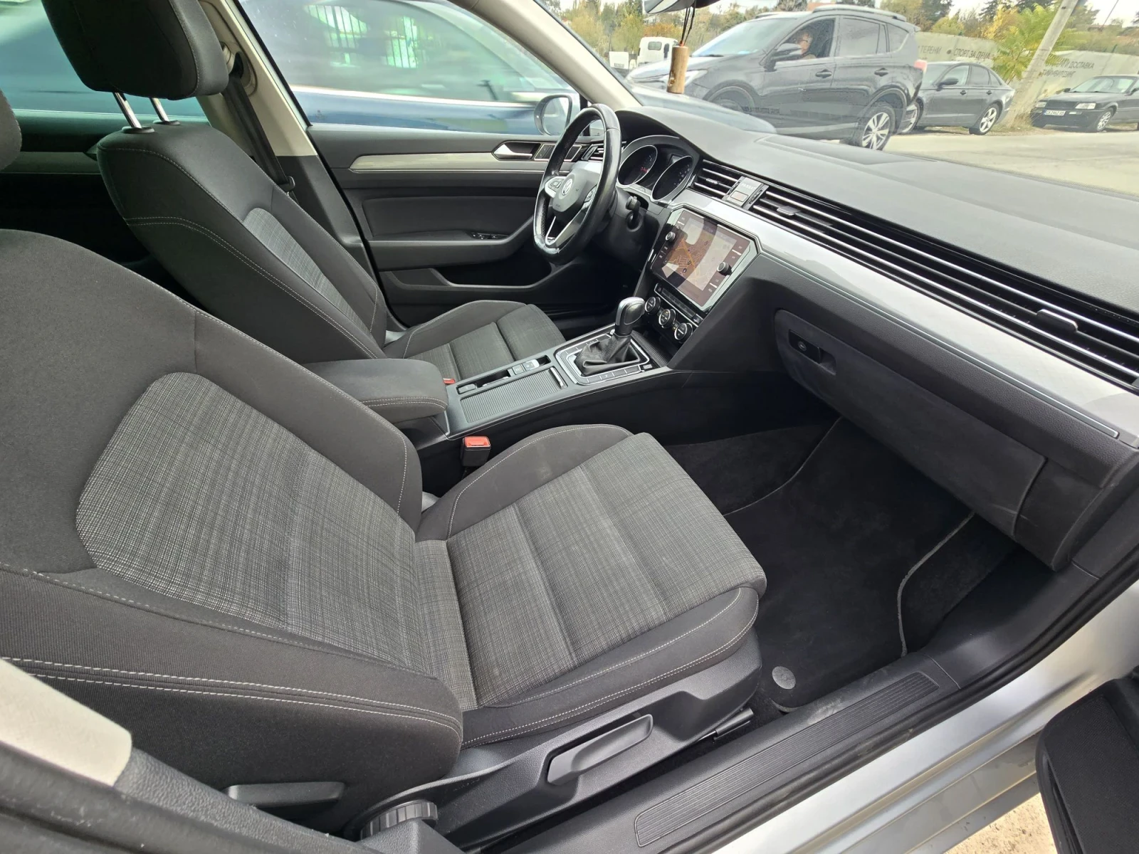 VW Passat 2.0TDI AUTOMAT, снимка 12 - Автомобили и джипове - 56701016