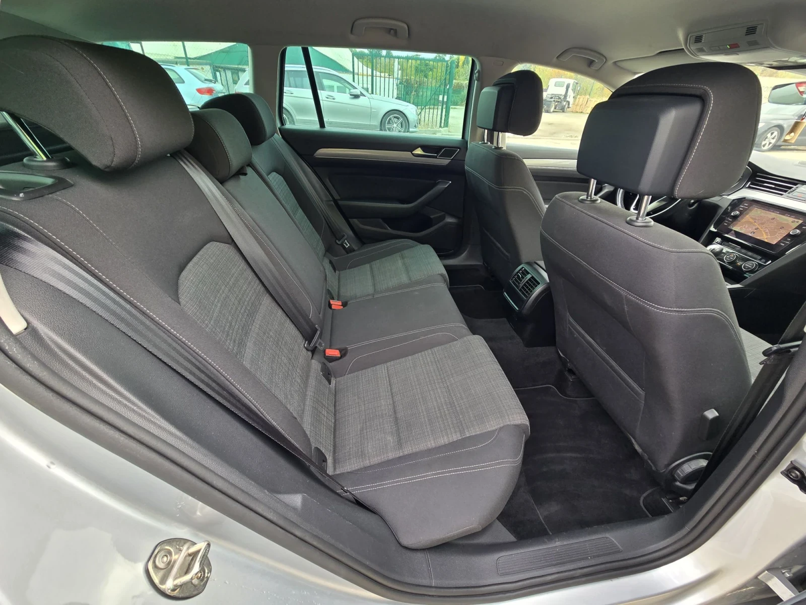 VW Passat 2.0TDI AUTOMAT, снимка 11 - Автомобили и джипове - 56701016