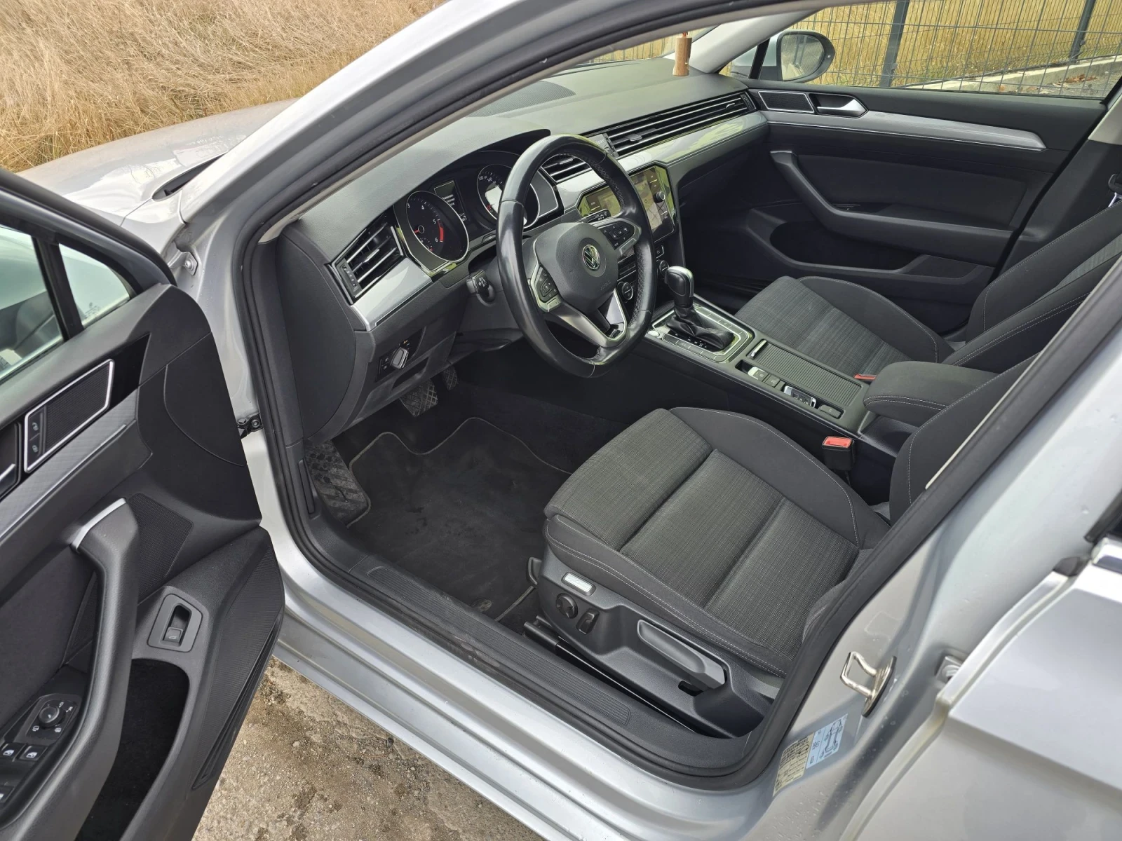 VW Passat 2.0TDI AUTOMAT, снимка 7 - Автомобили и джипове - 56701016