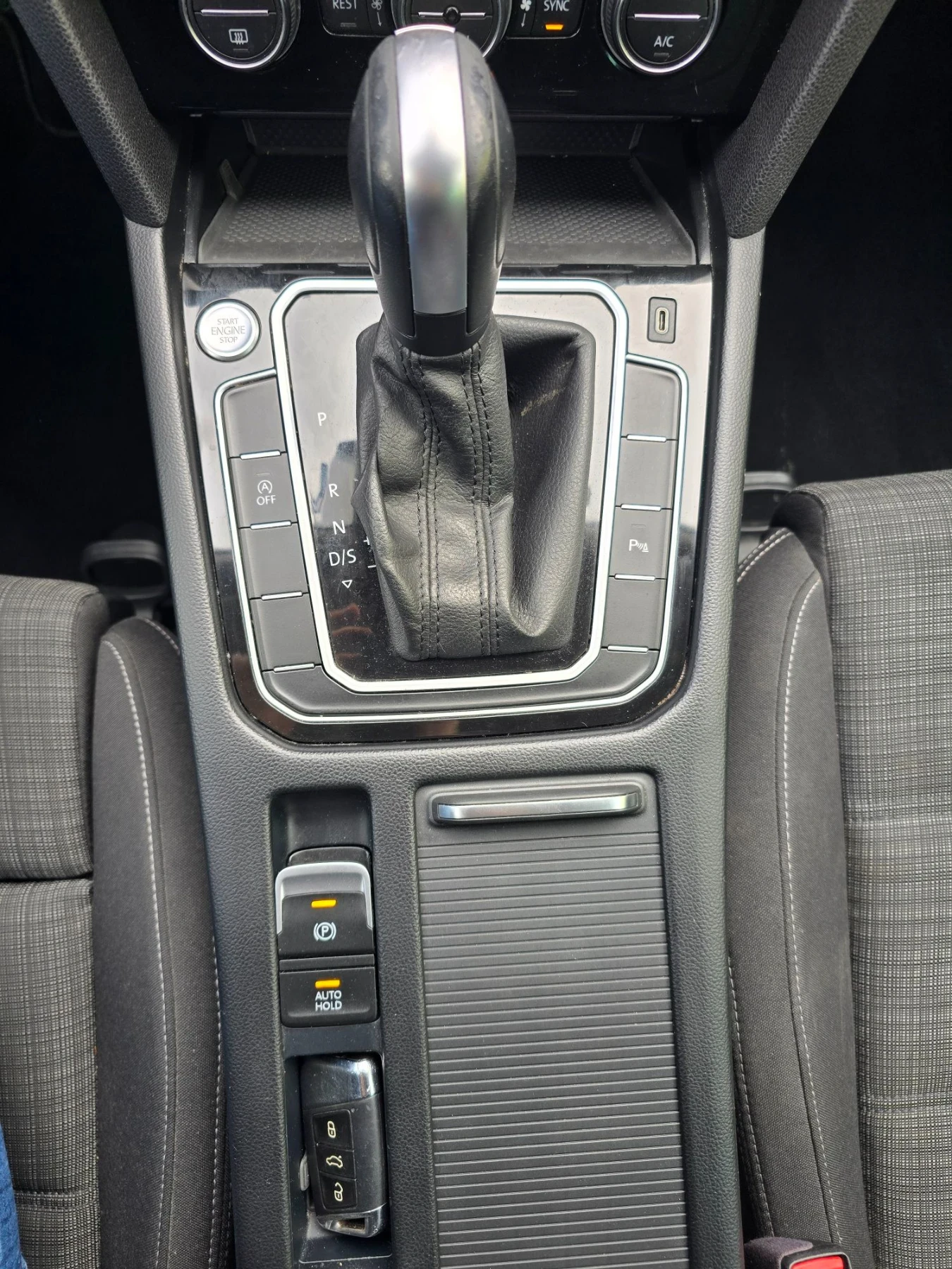 VW Passat 2.0TDI AUTOMAT, снимка 14 - Автомобили и джипове - 56701016