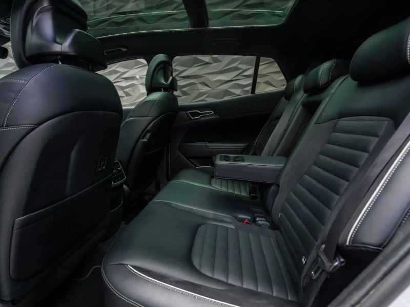 Kia Sportage 1.6 T-GDi* GT Line* 360 Cam* Pano* Обдухв* , снимка 8 - Автомобили и джипове - 52846033