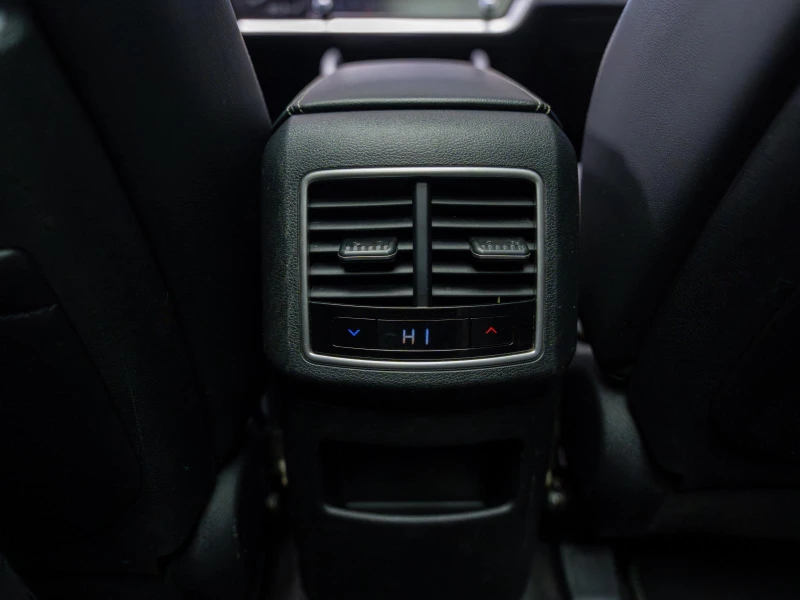 Kia Sportage 1.6 T-GDi* GT Line* 360 Cam* Pano* Обдухв* , снимка 17 - Автомобили и джипове - 52846033