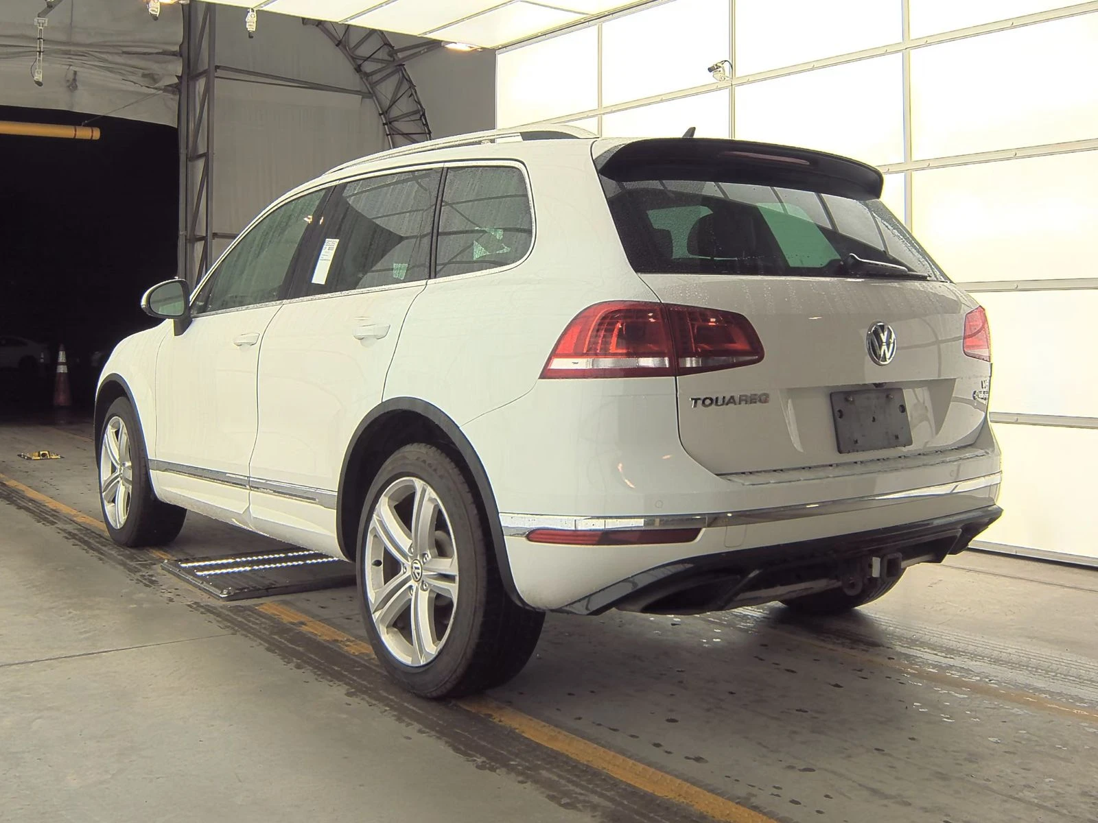 VW Touareg V6 Execline R-line * Дистроник* Подгрев отпред/отз - изображение 6