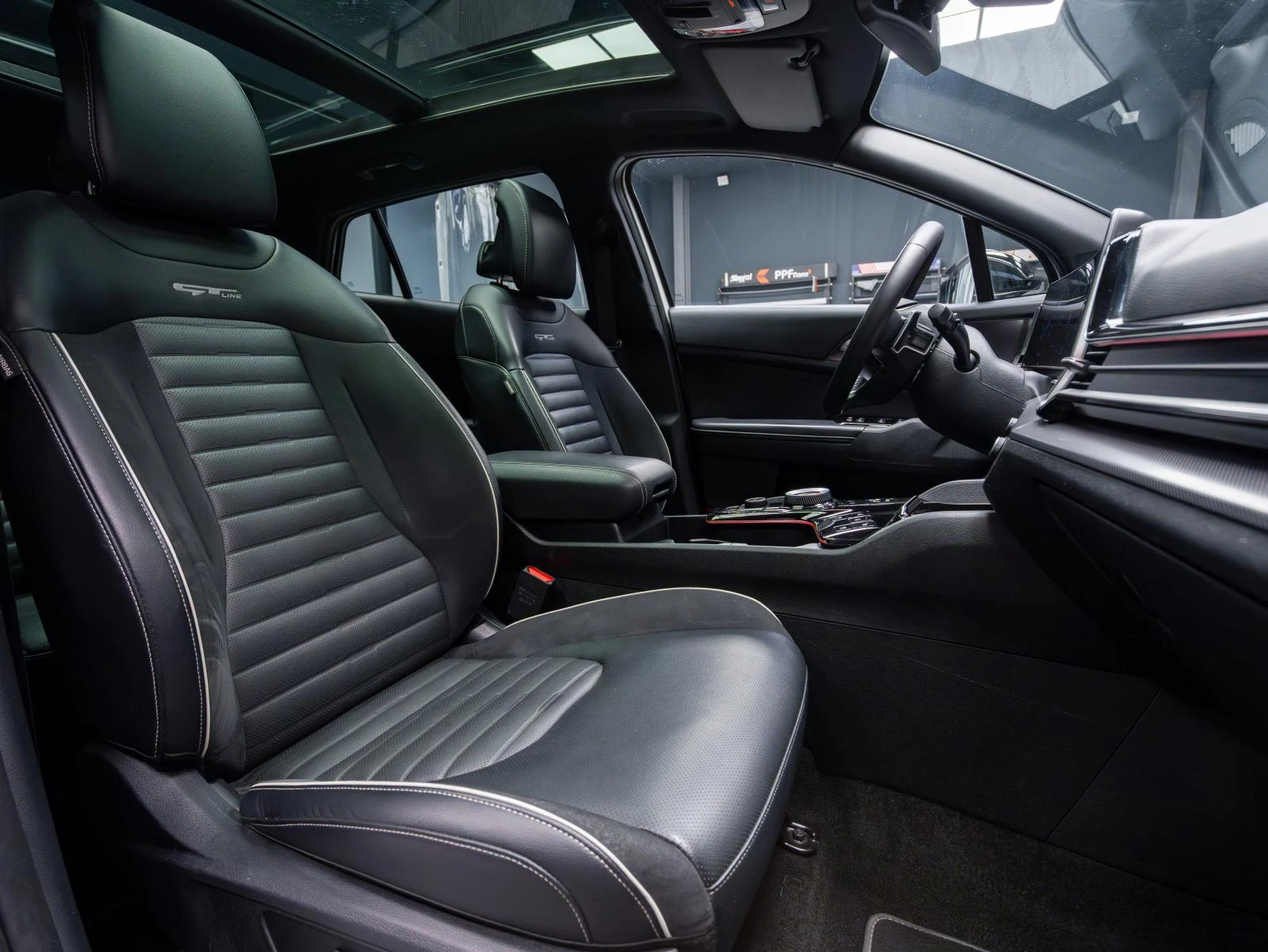 Kia Sportage 1.6 T-GDi* GT Line* 360 Cam* Pano* Обдухв*  - изображение 10