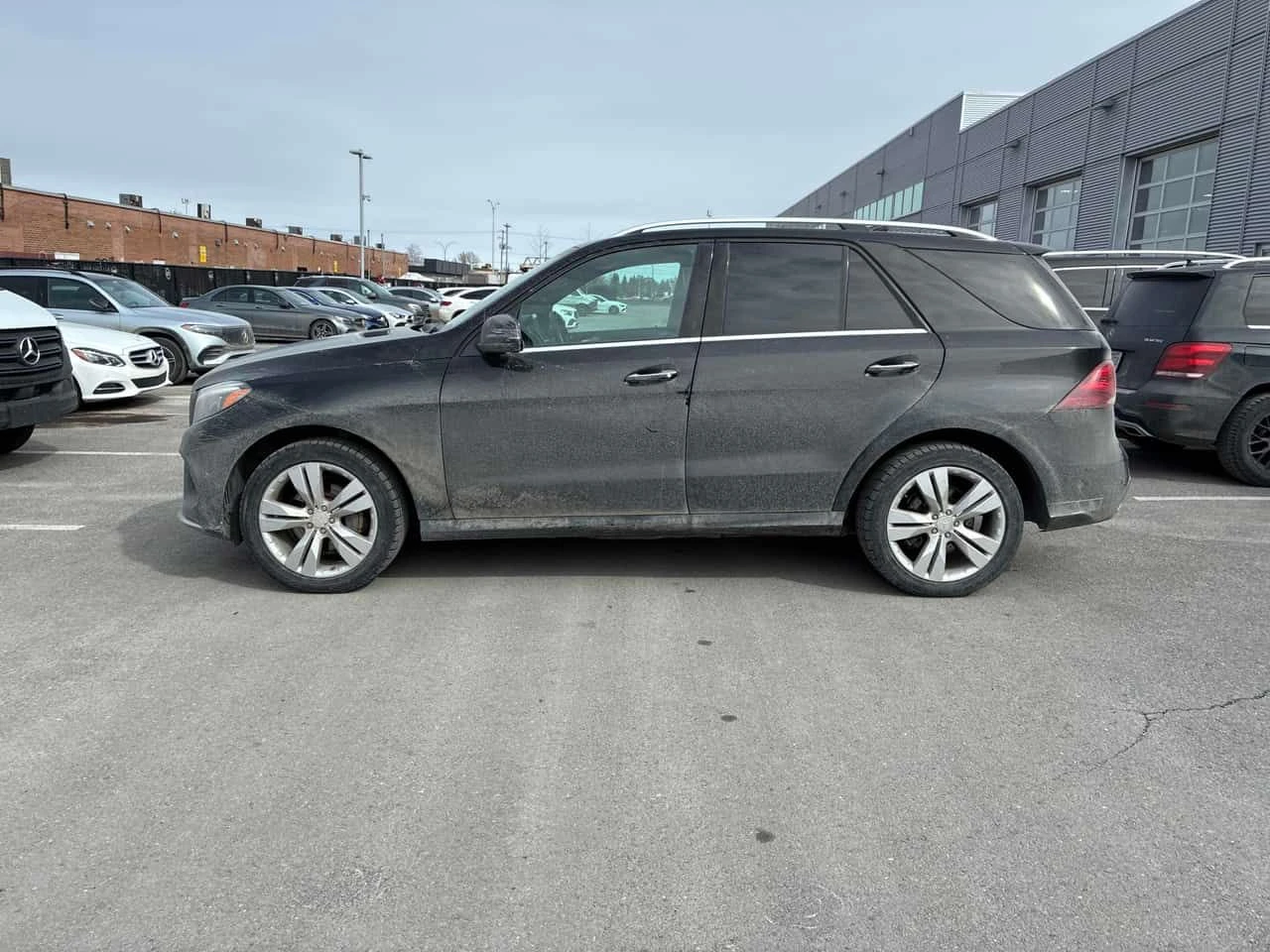 Mercedes-Benz GLE 350 * 4MATIC* ОБДУХВАНЕ* 360КАМЕРИ* ПАНО* + ГУМИ, снимка 2 - Автомобили и джипове - 53738854