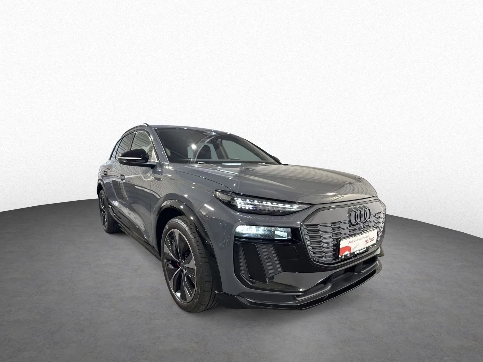 Audi Q6 Full S-Line Matrix DISTR PANO AIR 360 HUD Winter P, снимка 1 - Автомобили и джипове - 55715628