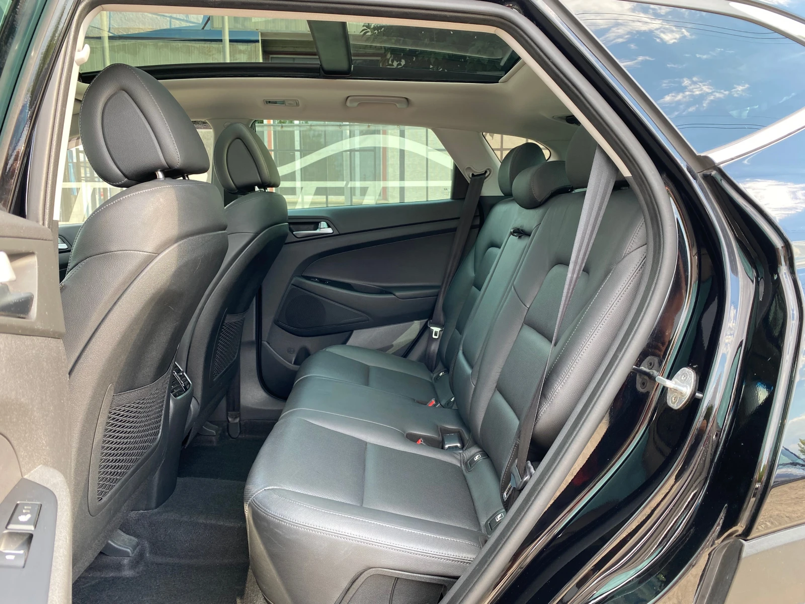 Hyundai Tucson Premium* Key GO* Pano* Dis* Full*  , снимка 15 - Автомобили и джипове - 55197698