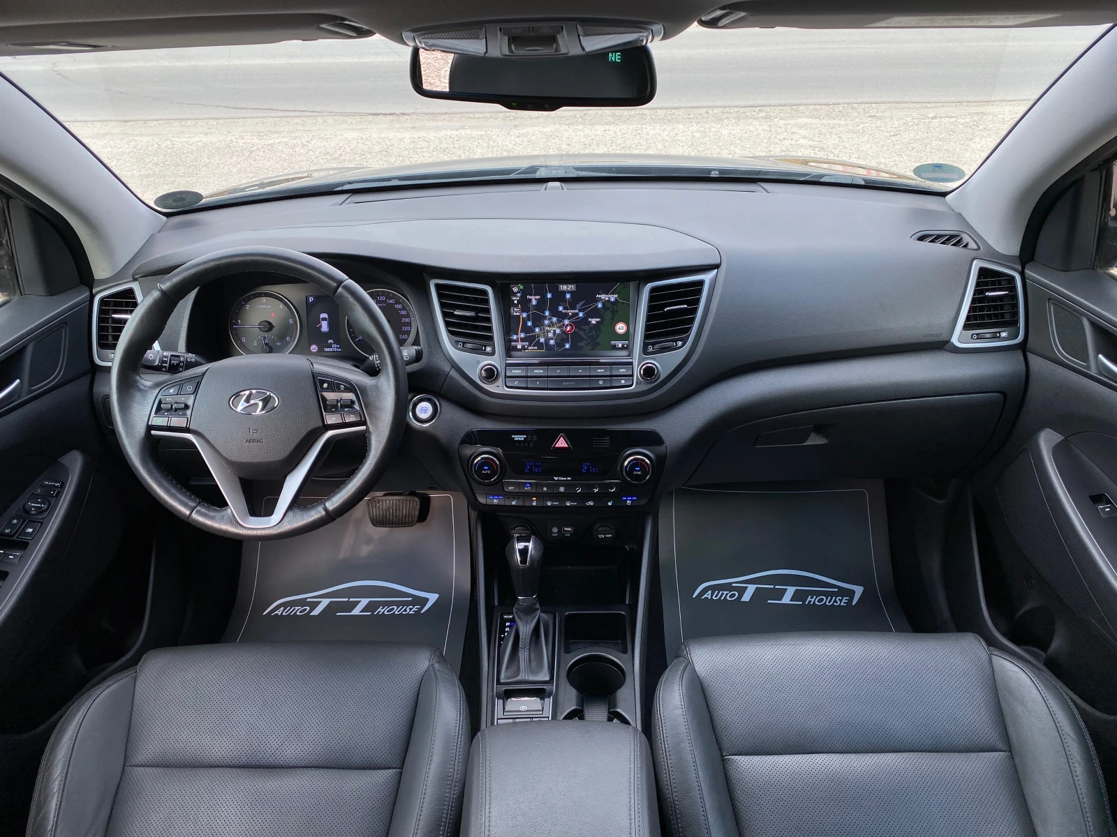 Hyundai Tucson Premium* Key GO* Pano* Dis* Full*  , снимка 9 - Автомобили и джипове - 55197698
