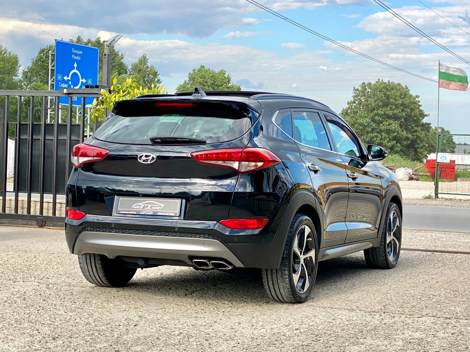 Hyundai Tucson Premium* Key GO* Pano* Dis* Full*  , снимка 2 - Автомобили и джипове - 55197698