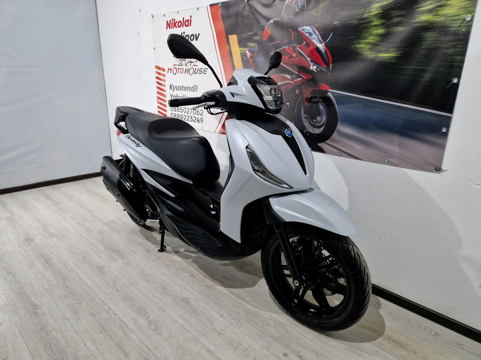 Piaggio Beverly 400 HPE, ABS-ASR, 2024г.-8236км.!, снимка 17 - Мотоциклети и мототехника - 55418112