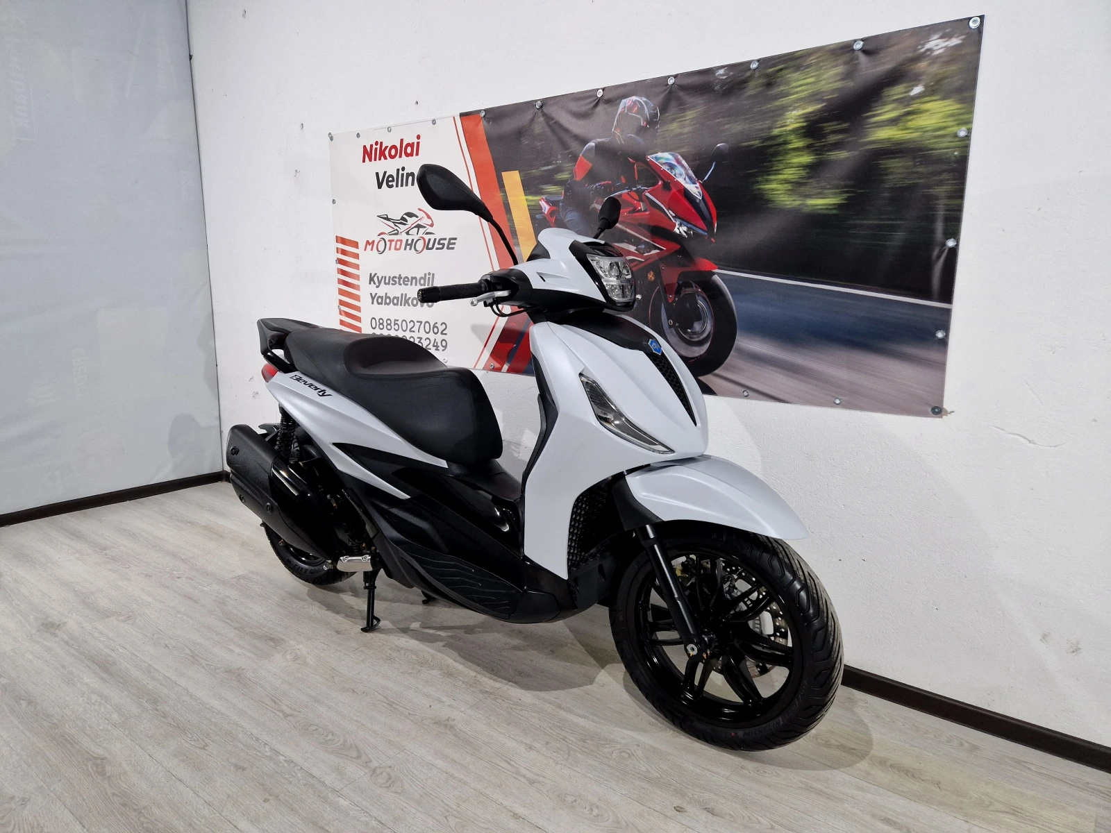 Piaggio Beverly 400 HPE, ABS-ASR, 2024г.-8236км.!, снимка 8 - Мотоциклети и мототехника - 55418112