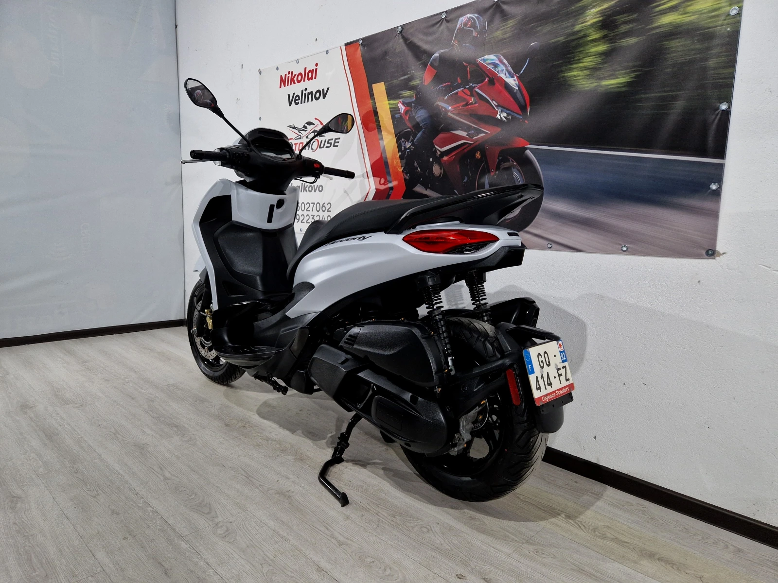 Piaggio Beverly 400 HPE, ABS-ASR, 2024г.-8236км.!, снимка 3 - Мотоциклети и мототехника - 55418112