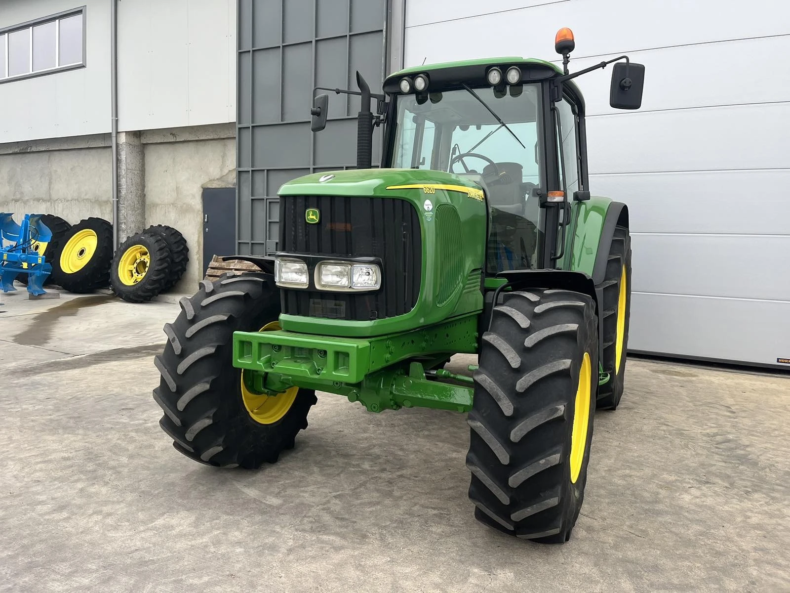 Трактор John Deere 6620 - изображение 3