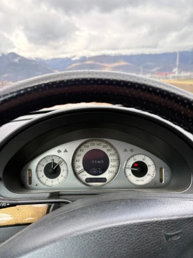 Mercedes-Benz E 270, снимка 11 - Автомобили и джипове - 53633380