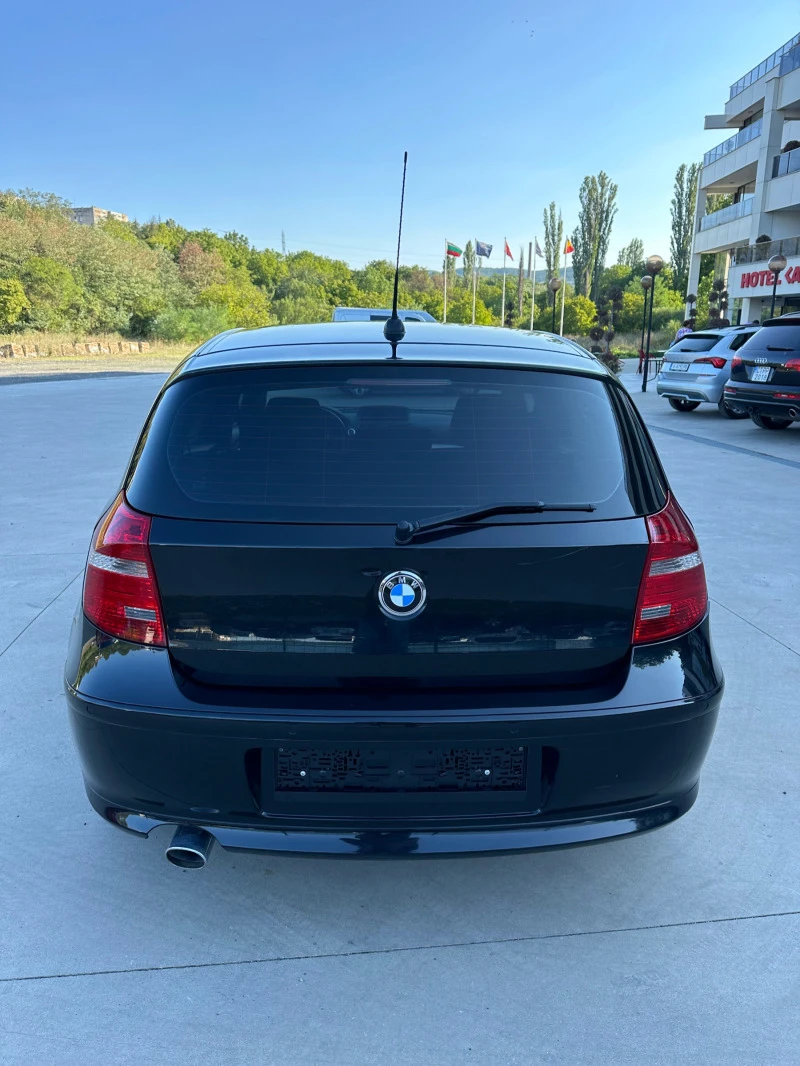 BMW 120 PDC/NAVI/Facelift/Avt!!!, снимка 4 - Автомобили и джипове - 47900421