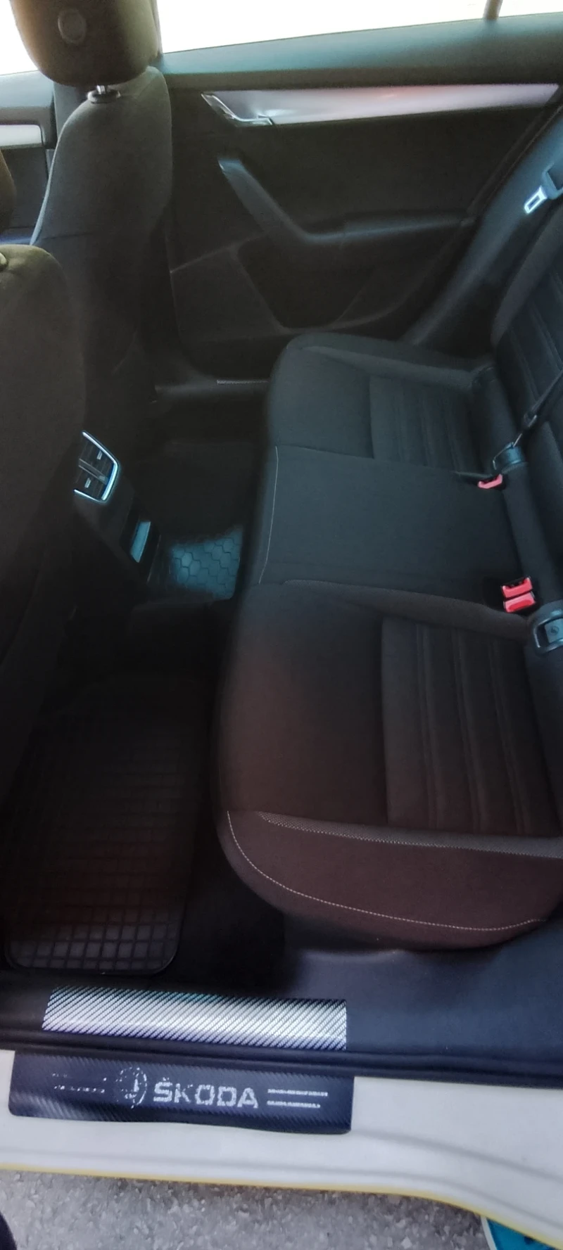 Skoda Octavia 1.6, снимка 11 - Автомобили и джипове - 52120601