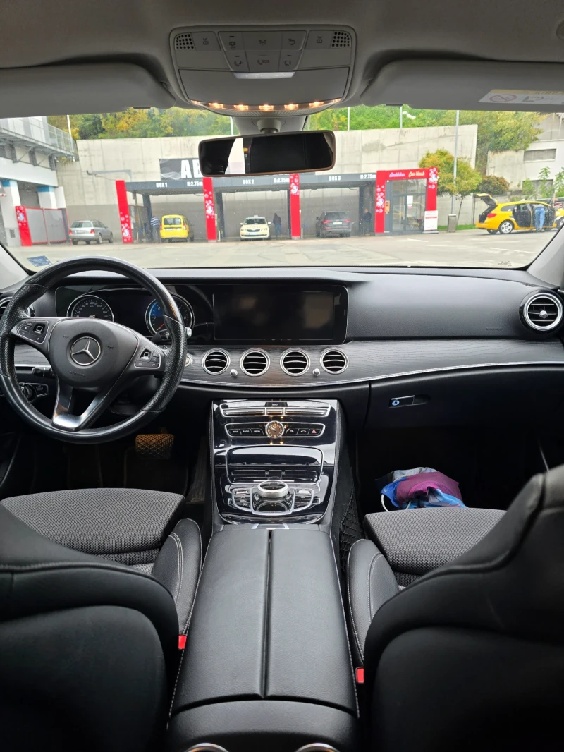 Mercedes-Benz E 220, снимка 8 - Автомобили и джипове - 52386049