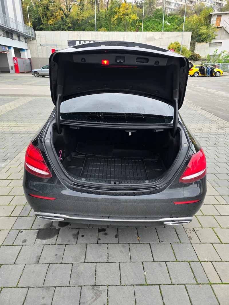 Mercedes-Benz E 220, снимка 10 - Автомобили и джипове - 52386049
