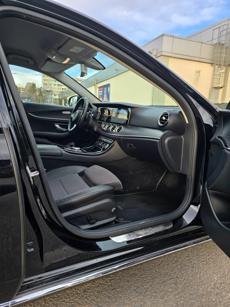 Mercedes-Benz E 220, снимка 7 - Автомобили и джипове - 52863817