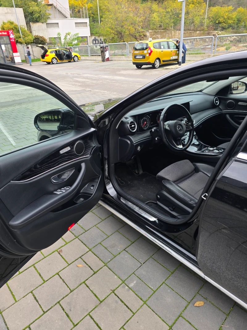 Mercedes-Benz E 220, снимка 7 - Автомобили и джипове - 52386049