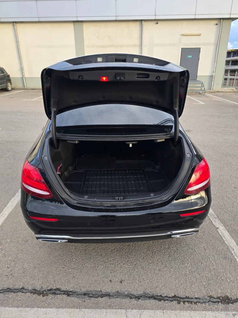 Mercedes-Benz E 220, снимка 5 - Автомобили и джипове - 52863817