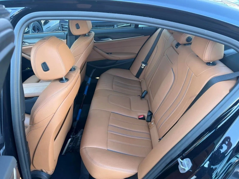 BMW 530 * xDrive * CARFAX * М ПАКЕТ * 360 * ПОДГРЕВИ, снимка 10 - Автомобили и джипове - 53329202
