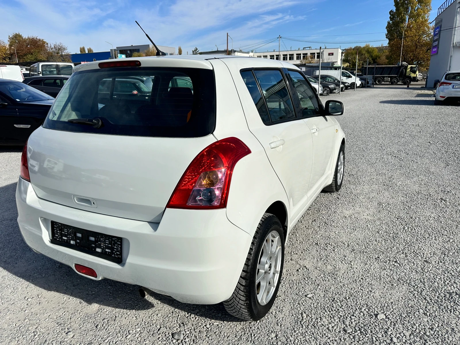 Suzuki Swift 1.3 i 4WD - изображение 2