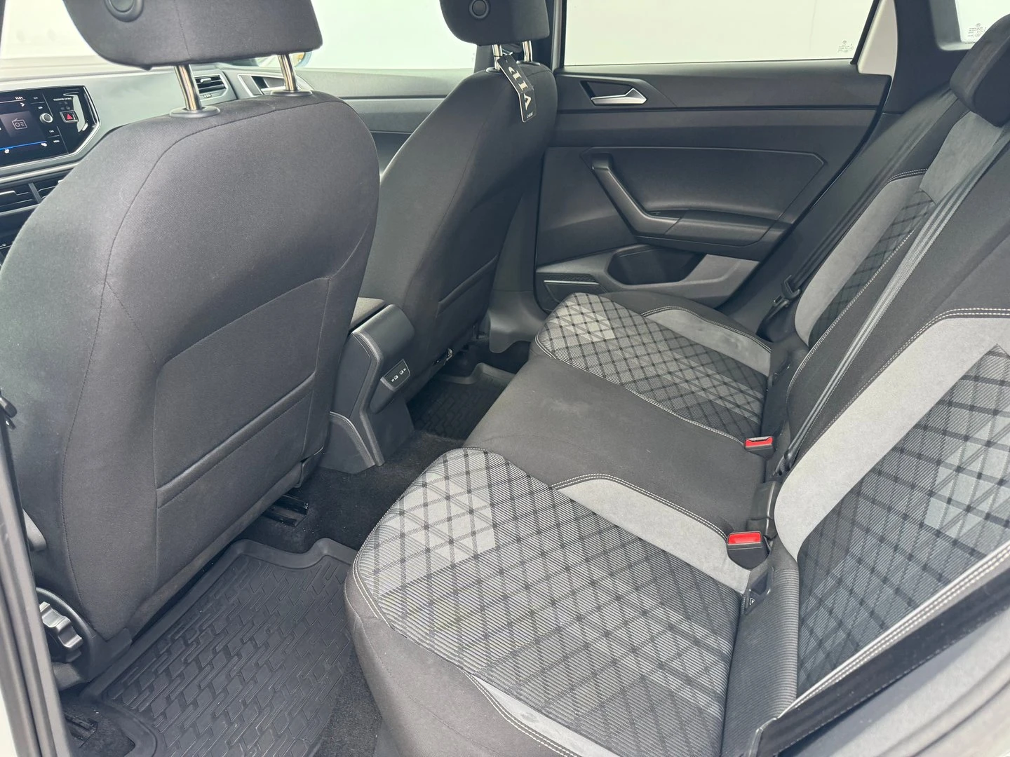 VW Taigo R-Line 1.5 TSI OPF DSG, снимка 8 - Автомобили и джипове - 56421130