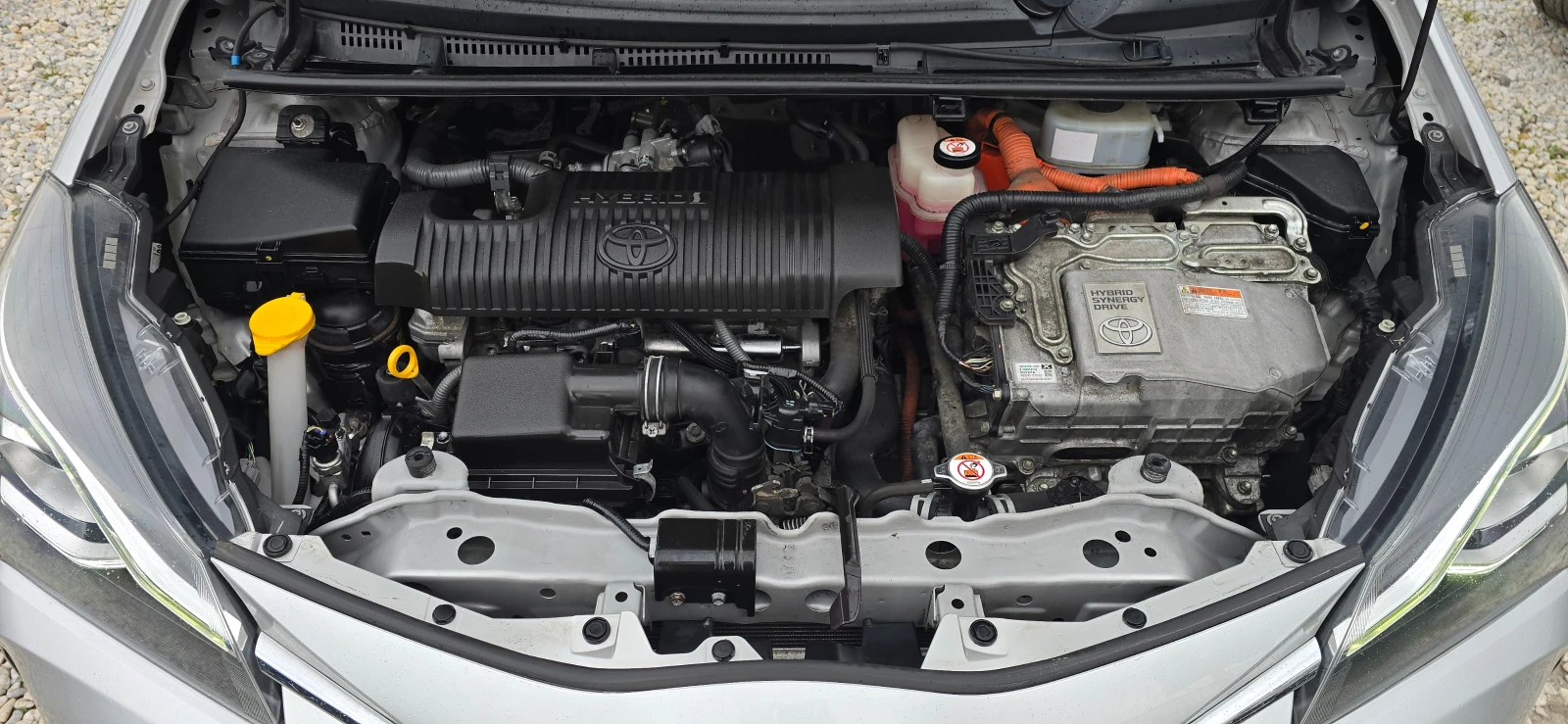 Toyota Yaris 1.5 HYBRID 100%км CAR PLAY 6 МЕСЕЦА ГАРАНЦИЯ!!!, снимка 6 - Автомобили и джипове - 53830825