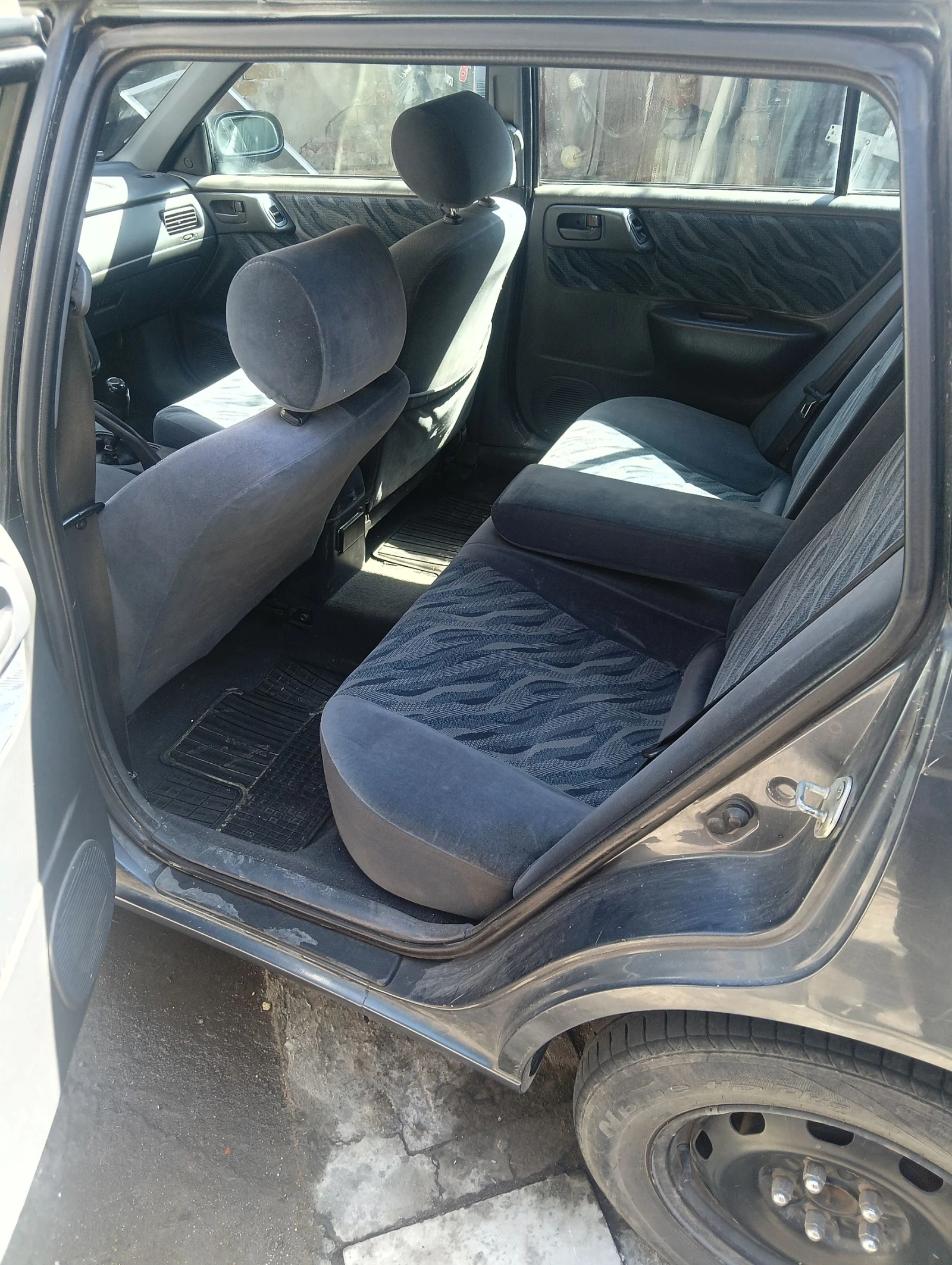 Toyota Carina 2.0, снимка 9 - Автомобили и джипове - 54093599