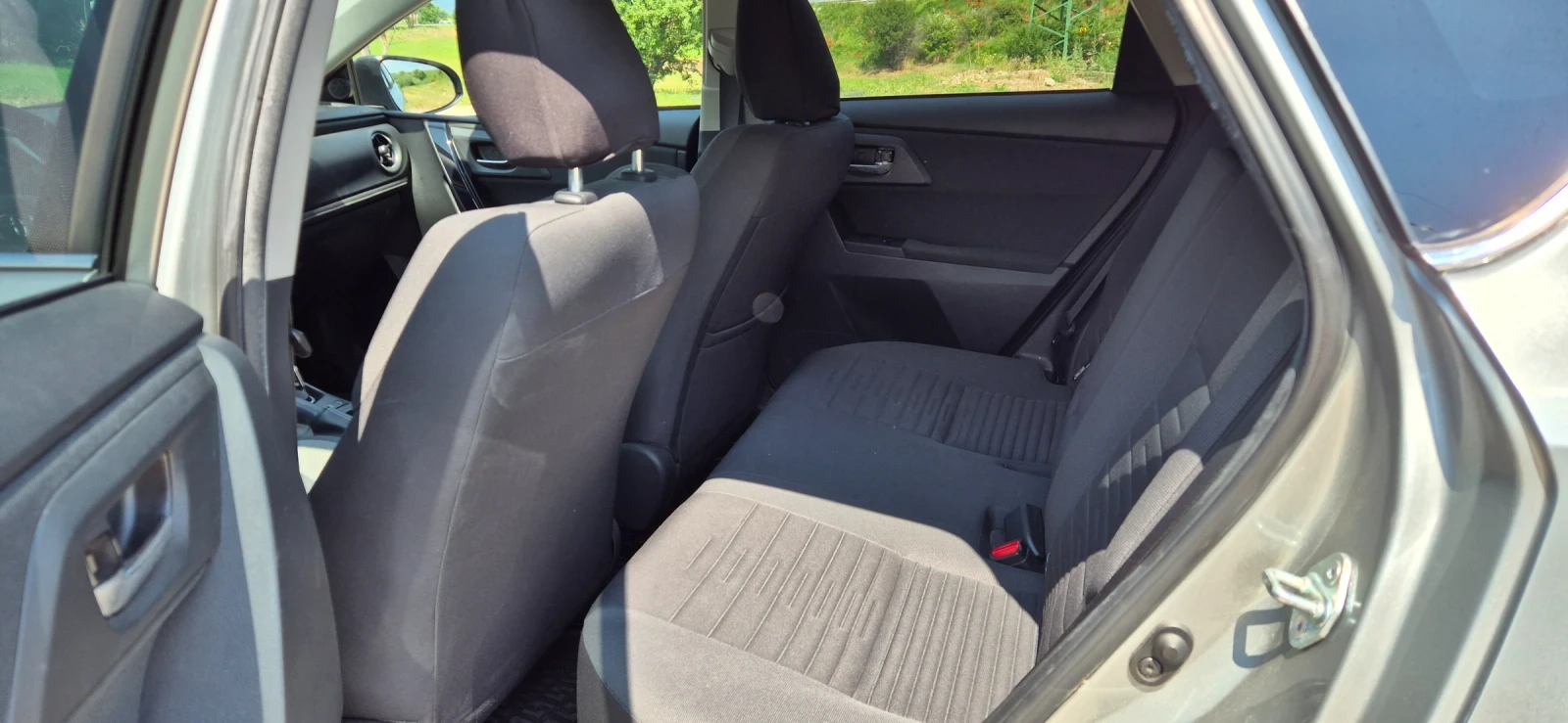 Toyota Auris D-4T, снимка 9 - Автомобили и джипове - 54857739