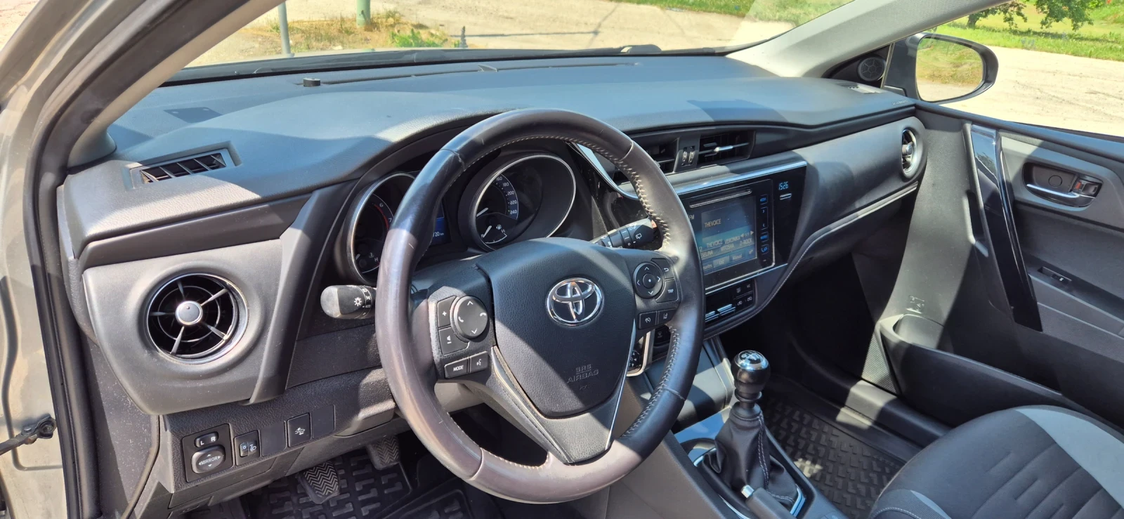 Toyota Auris D-4T, снимка 5 - Автомобили и джипове - 54857739