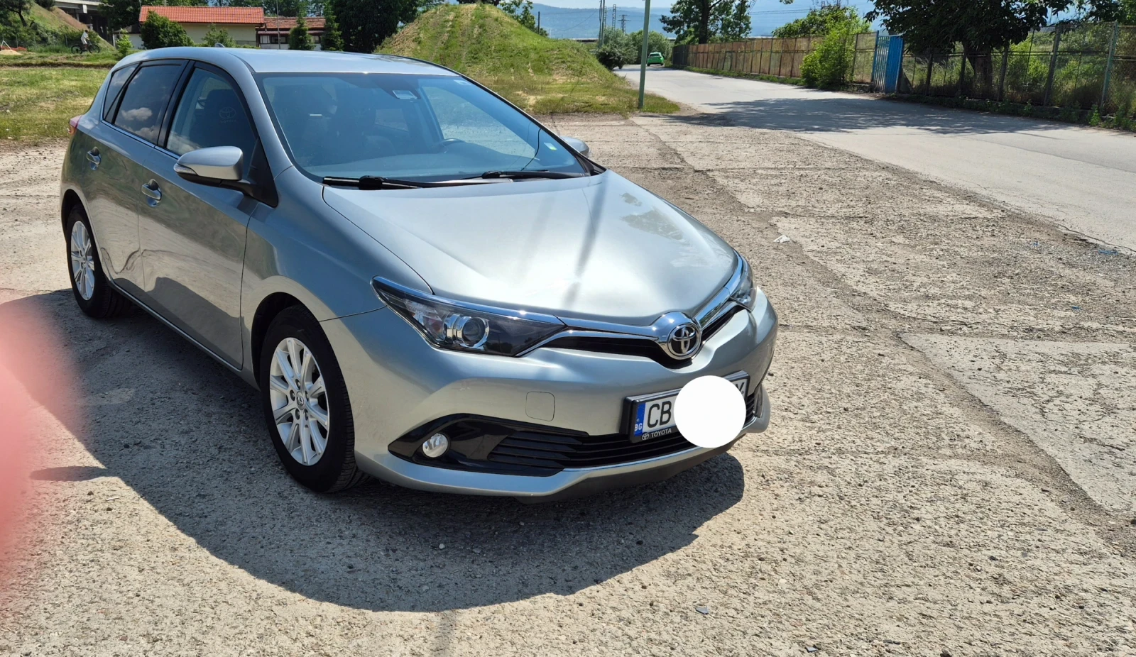 Toyota Auris D-4T, снимка 2 - Автомобили и джипове - 54857739